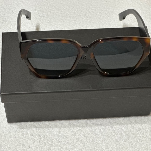 Dior Signature Butterfly Sunglasses Black / Blue Lenses - Picture 3 of 6